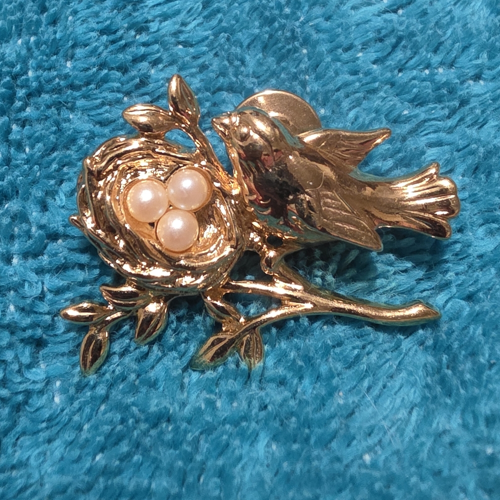 Gold Bird and Nest Brooch